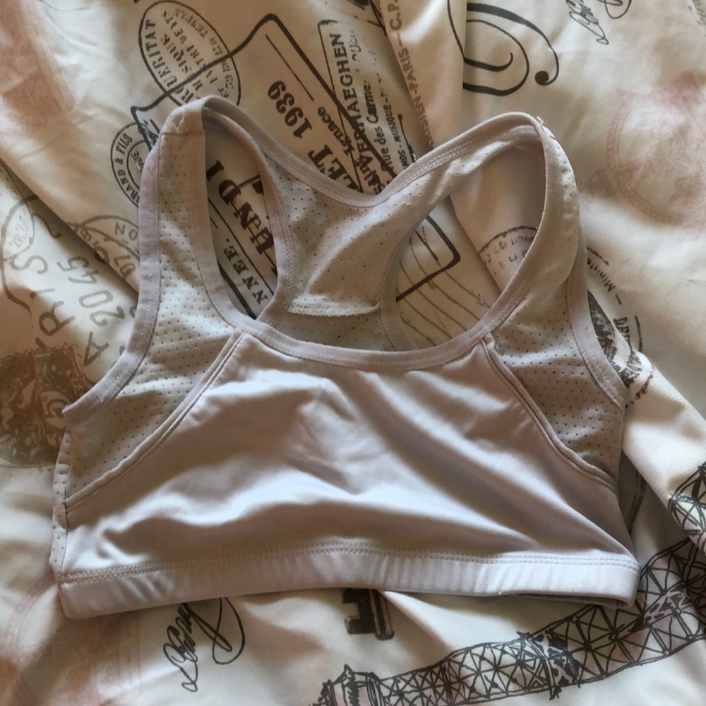 Breathable sports bra